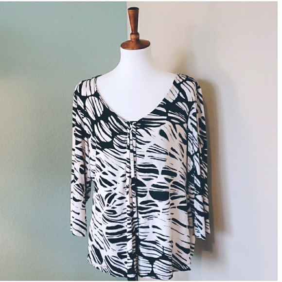 Chico's Tops - Chico's Black and White Geometric pattern Top